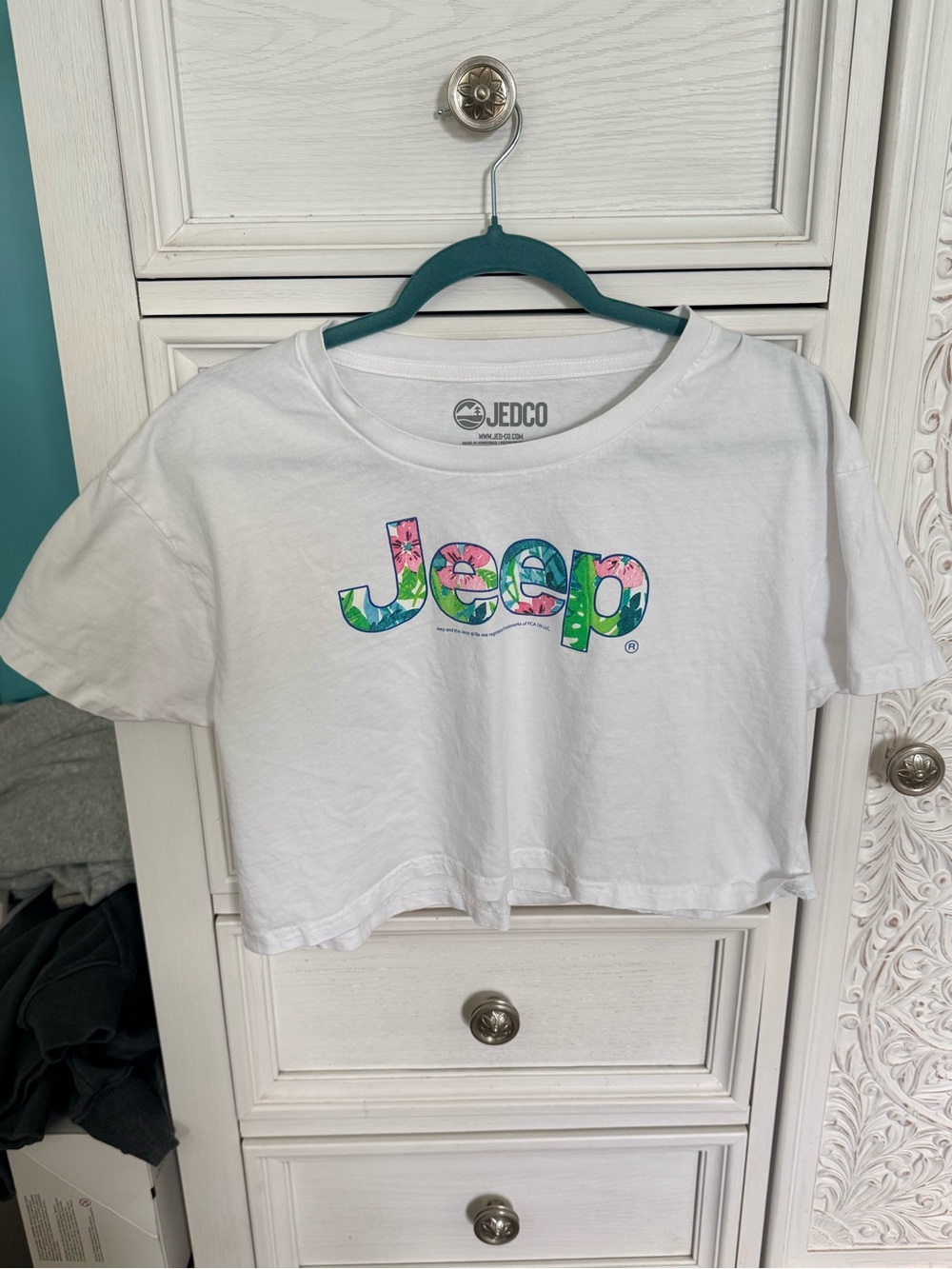 Jeep Floral Logo Cropped Graphic Tee White Size Medium Summer Boho Casual